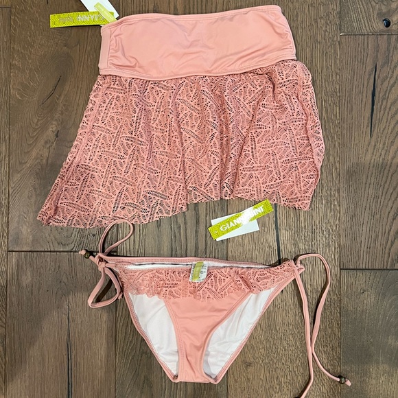 Nwt two piece swimsuit. Small top and medium bottoms. Gianni bini brand. - Picture 1 of 1